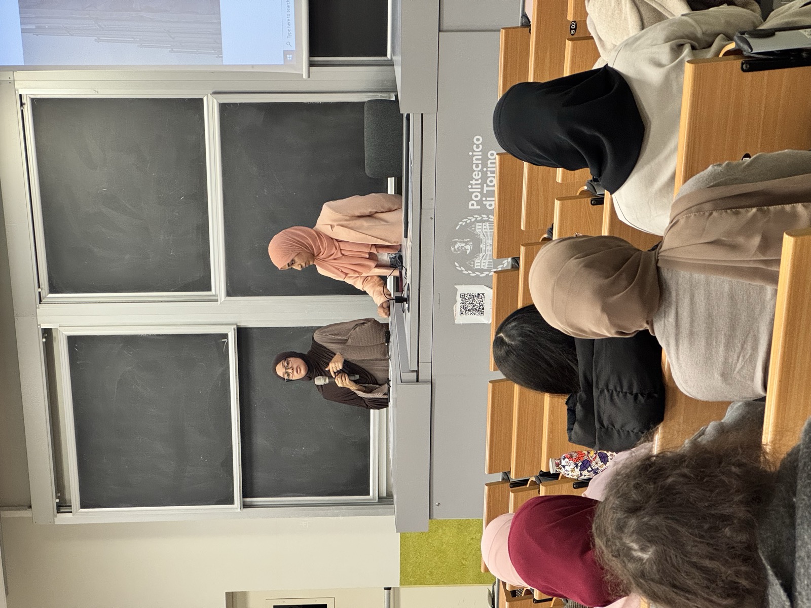 Group discussions on balancing prayer and university lectures